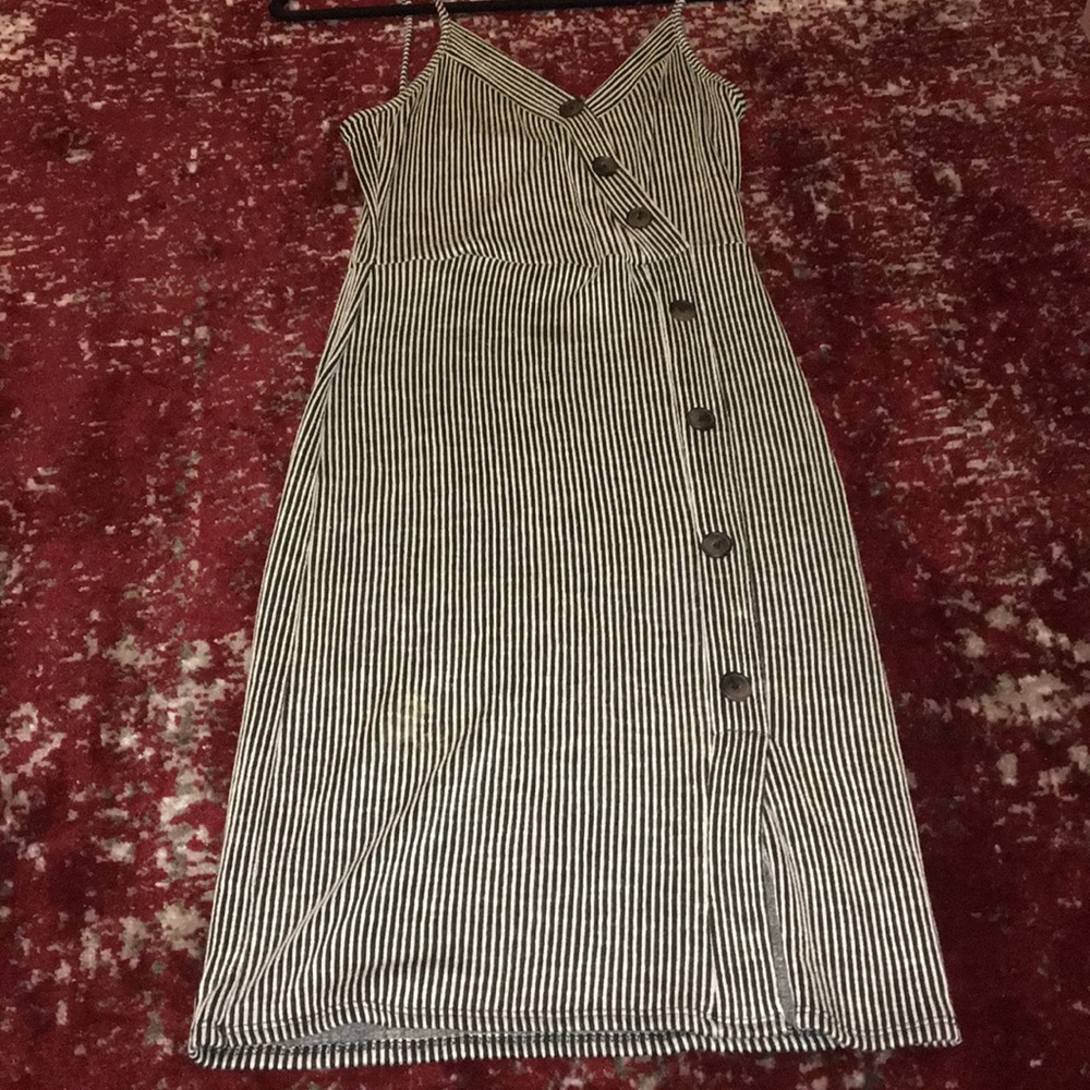 Super cute and flattering striped dress